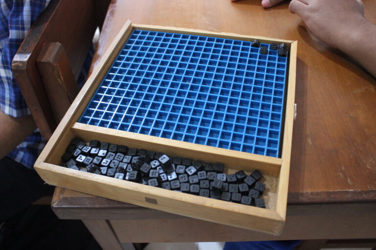 GAMBAR ABACUS (ALAT BERHITUNG)